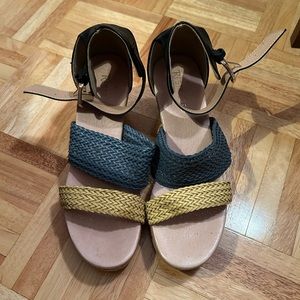 Women’s Aqua and yellow braided with black ankle strap enclosed cork 2 1/2 heel